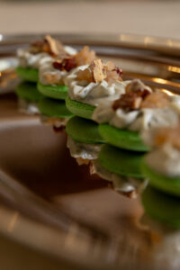 Blue cheese & pear macaron - Image 3