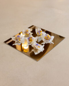 Rice chip with cod tartare